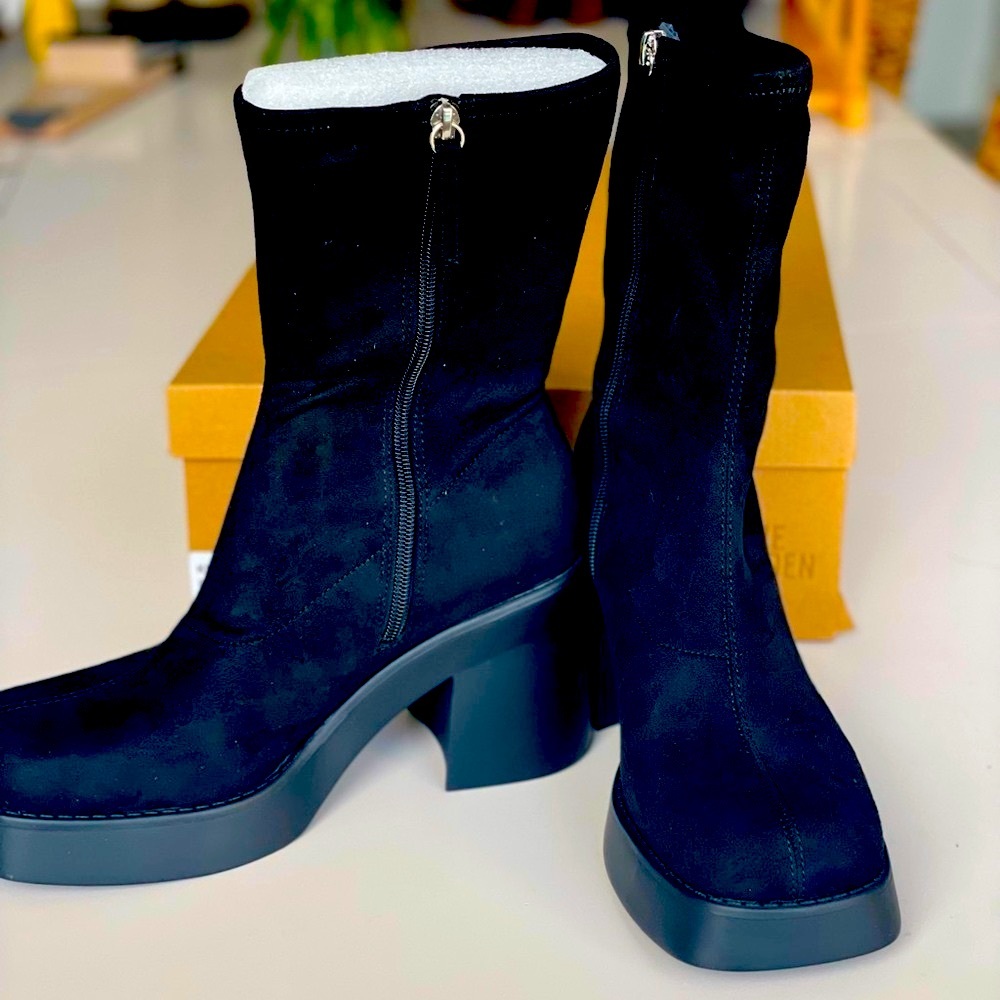 New! Women's Steve Madden BOOMBA Boots Size 8.5